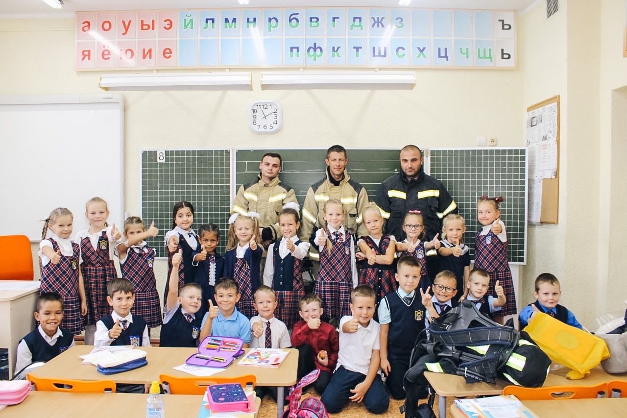 Первоклассники.